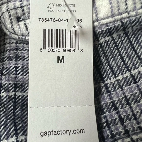 Gap long sleeve button down shirts - Picture 2 of 3